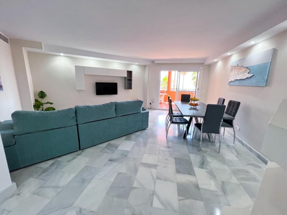 Luxury Three Bedroom Apartment At 에스테포나 외부 사진