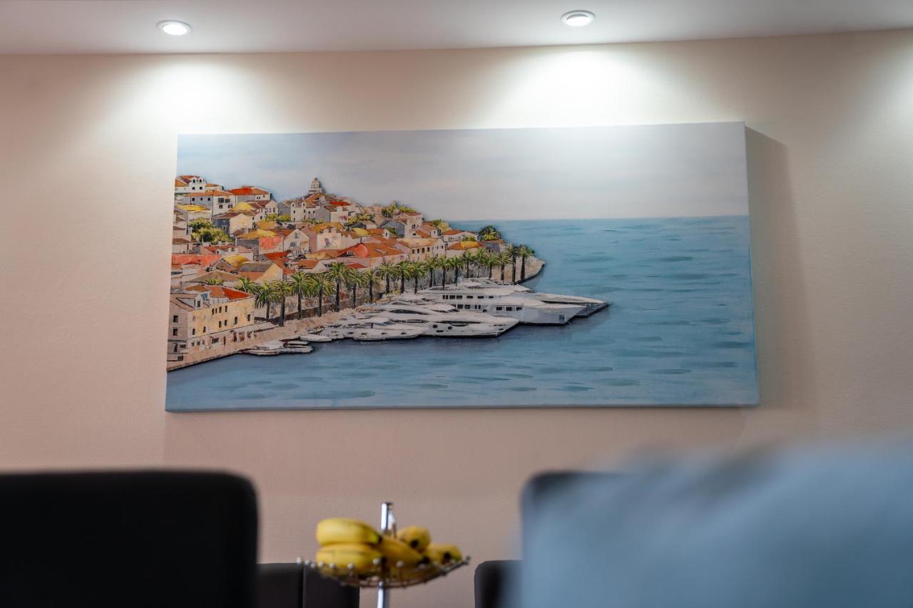 Luxury Three Bedroom Apartment At 에스테포나 외부 사진