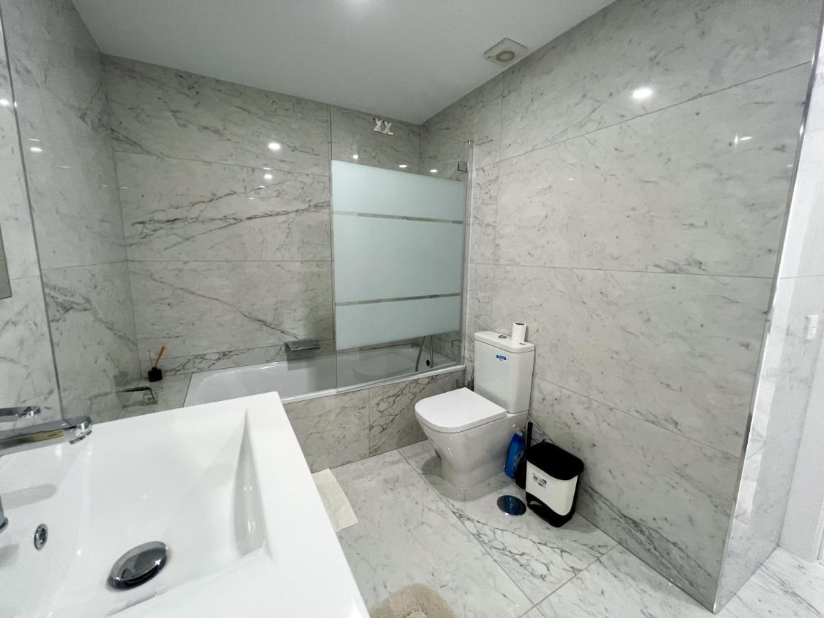 Luxury Three Bedroom Apartment At 에스테포나 외부 사진