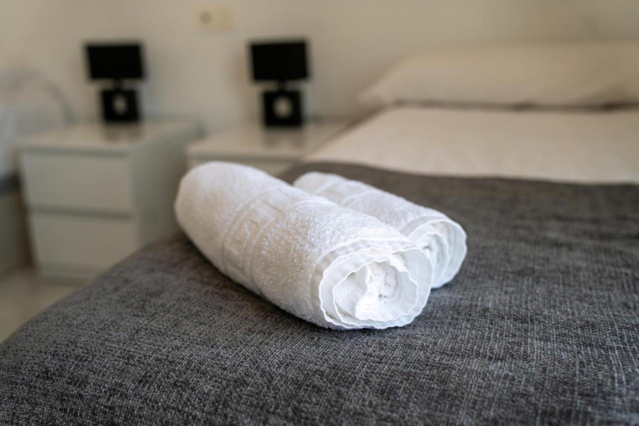 Luxury Three Bedroom Apartment At 에스테포나 외부 사진