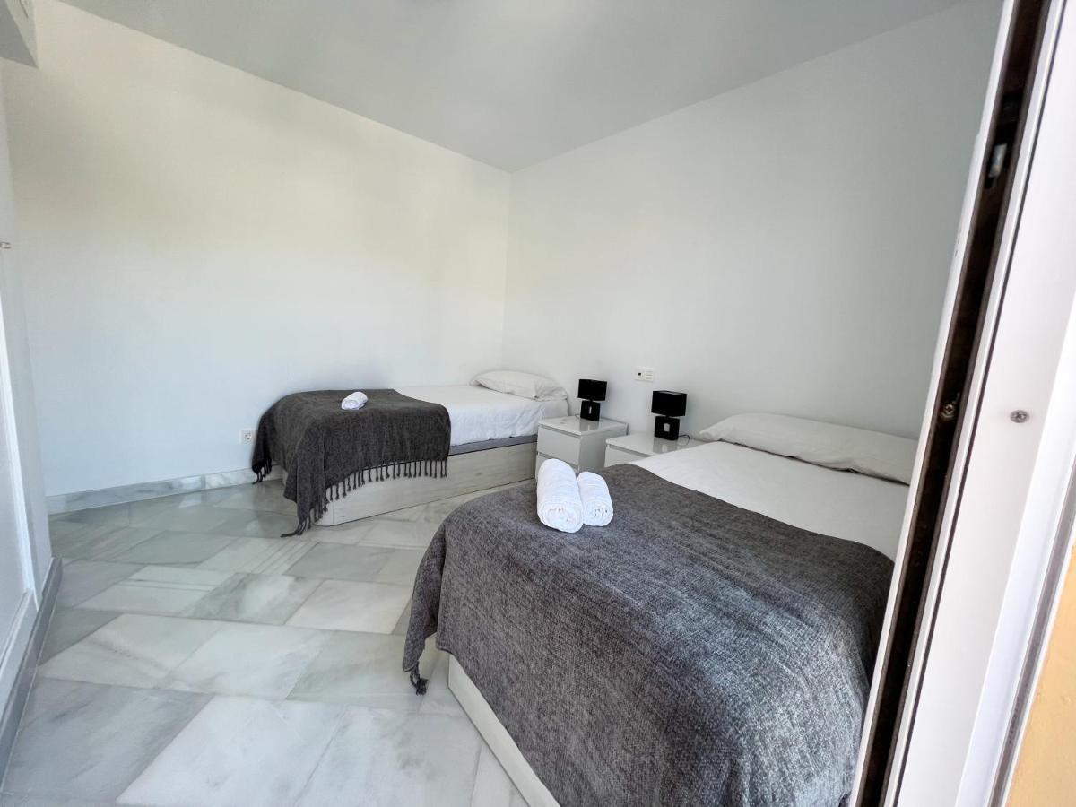 Luxury Three Bedroom Apartment At 에스테포나 외부 사진