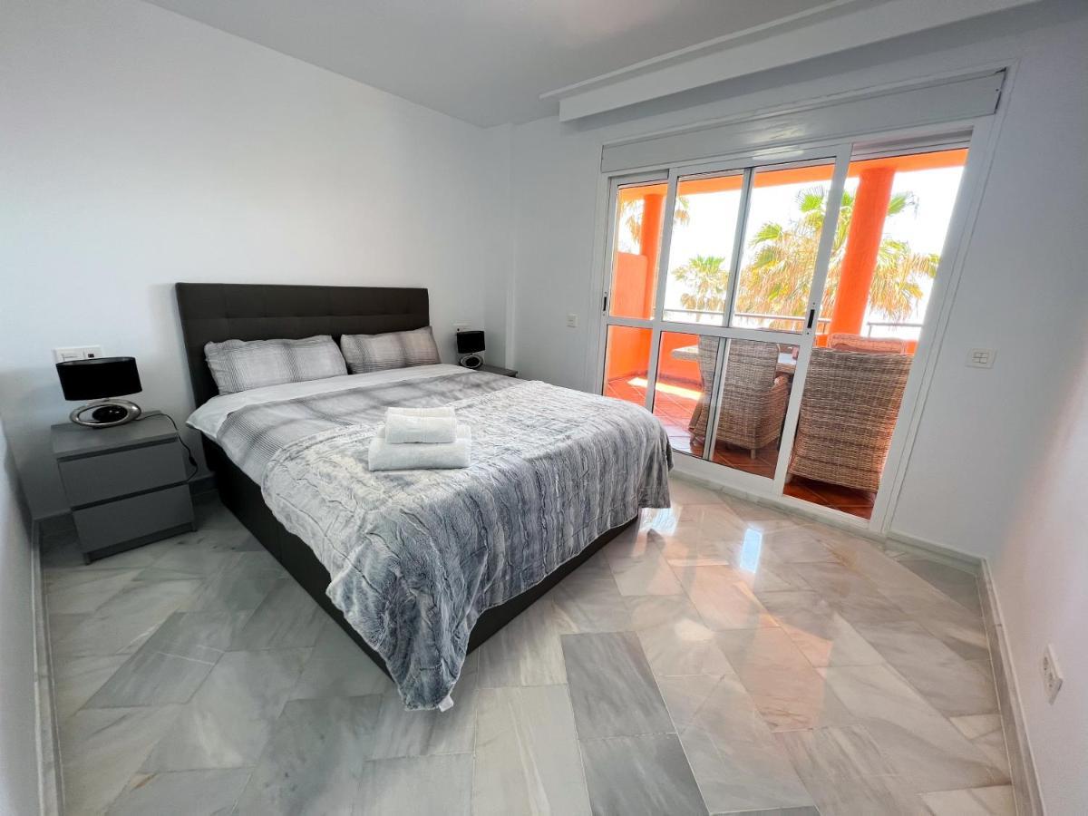 Luxury Three Bedroom Apartment At 에스테포나 외부 사진